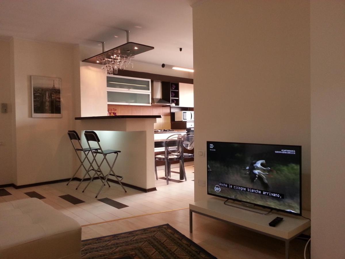 Apartment 3 Rooms Elegant Bukares Bagian luar foto