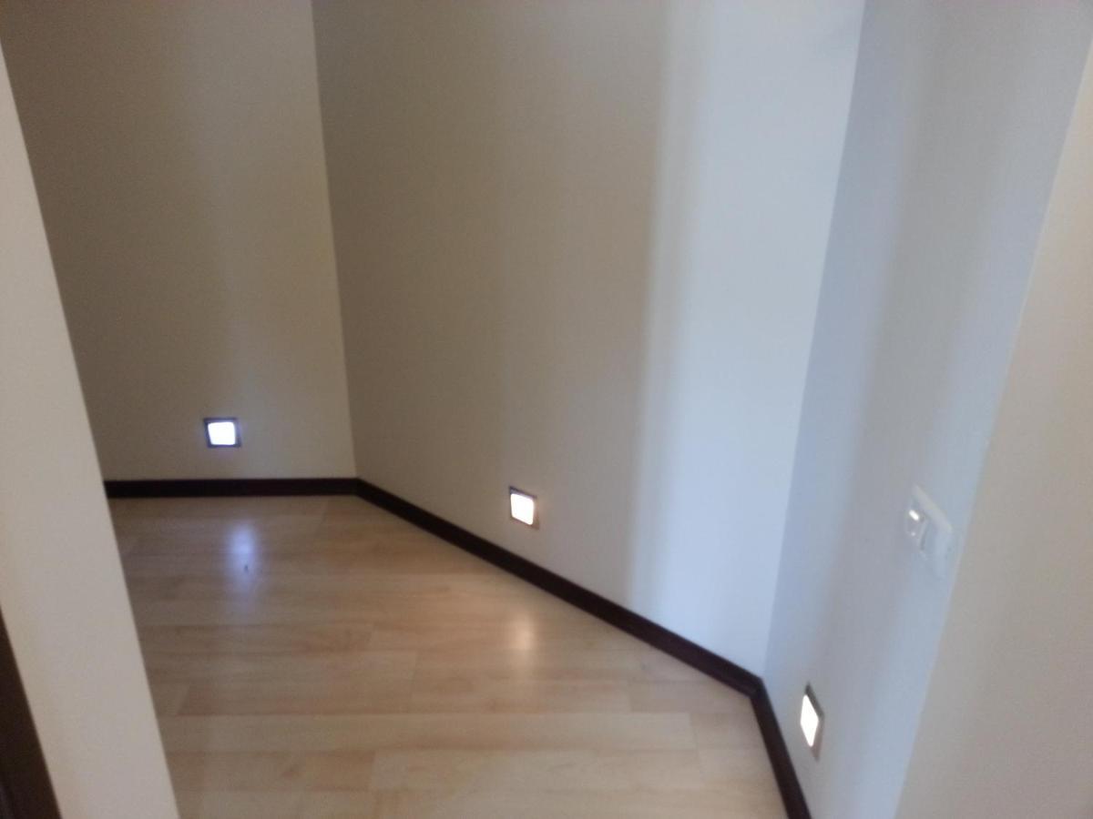 Apartment 3 Rooms Elegant Bukares Bagian luar foto