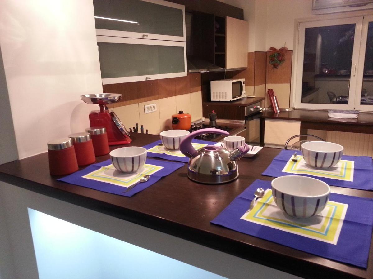 Apartment 3 Rooms Elegant Bukares Bagian luar foto
